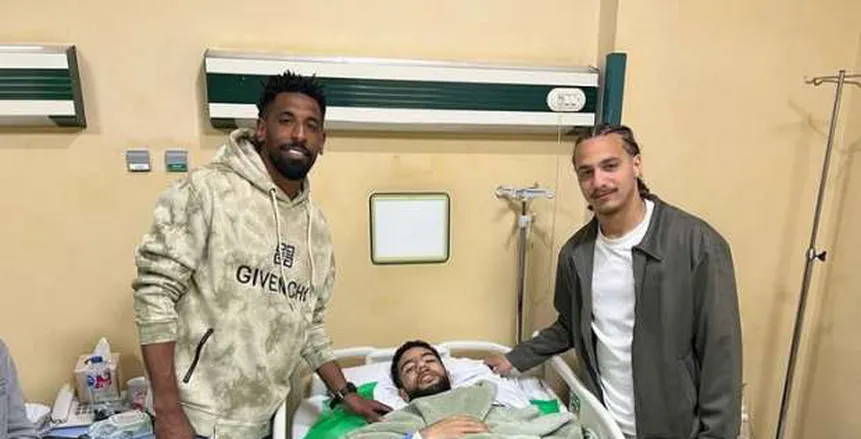 ياسين الملاح يقوم بزيارة قندوسي بعد خضوعه لعملية جراحية
