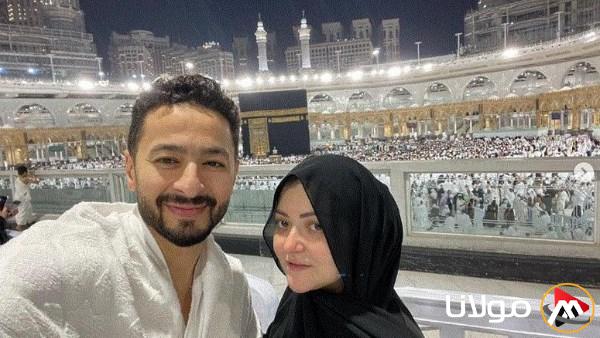 زوجة حمادة هلال: شخصيته مثل صابر المداح، متدين وهادئ، ويولي اهتمامًا خاصًا للبخور في المنزل.