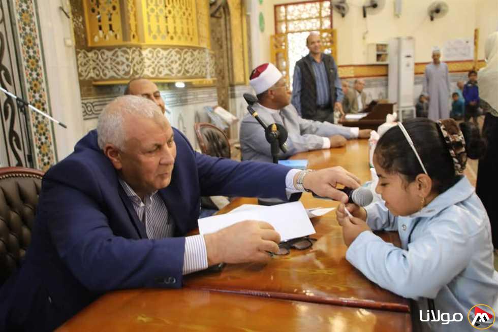 محافظ الوادي الجديد يجتمع بأطفال المناطق الحدودية في إطار أنشطة الأسبوع الثقافي