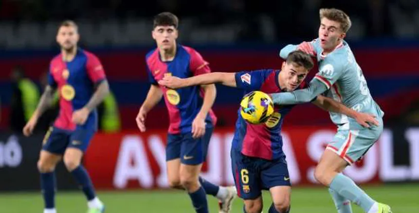 من هو معلق مباراة برشلونة وإنتر ميلان اليوم في دوري أبطال أوروبا؟
