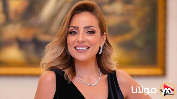 ريم البارودي بإطلالة جديدة بفستان أسود