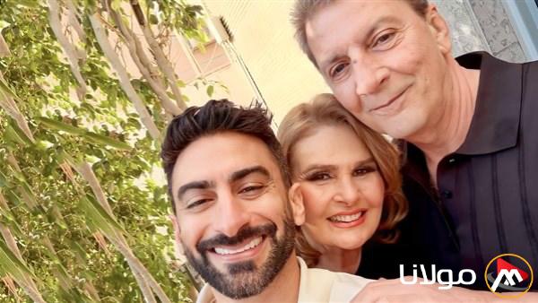 يسرا وزوجها في ضيافة أنس بوخش