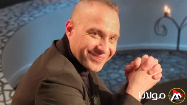 بعد الجدل حول علاقته.. حسام حبيب يطل في بث مباشر على تيك توك الليلة