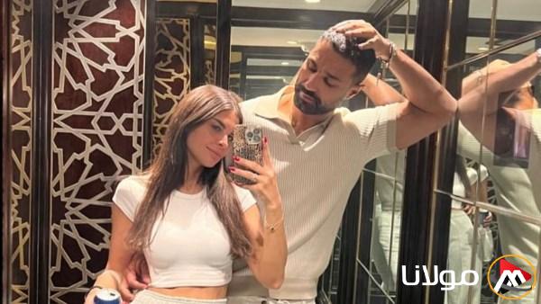 كريم فهمي يشارك لحظة طبيعية مع زوجته على إنستجرام