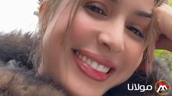 جنات تقدّم عرضاً غنائياً في إسطنبول بعد زلزال تركيا
