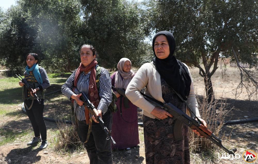 بريطانيا تلغي الحظر المفروض على وزارتي الدفاع والداخلية في سوريا.