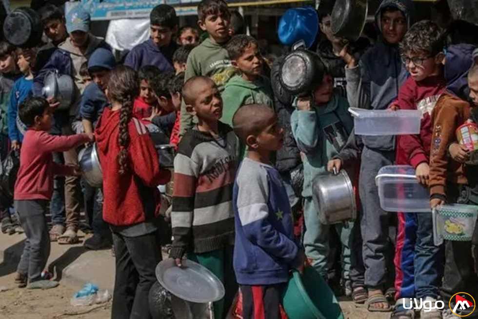 يظهرون ‘الأواني الخالية’: إسرائيليون يعارضون نتنياهو.. تل أبيب تلجأ إلى سلاح الجوع ضد غزة