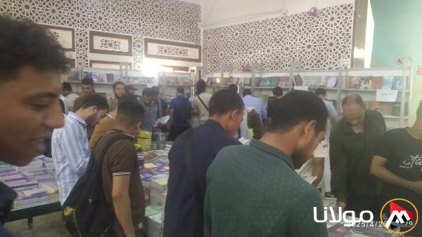 جماهير غفيرة تتوافد على معرض الكتاب بجامعة الأزهر في أسيوط
