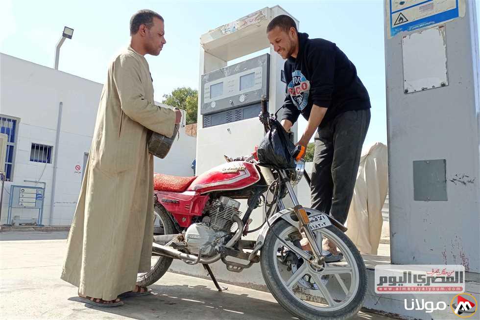 لليوم الثاني.. عمليات شديدة لمراقبة الالتزام بالتسعيرة الجديدة في مواقف السيارات بالأقصر