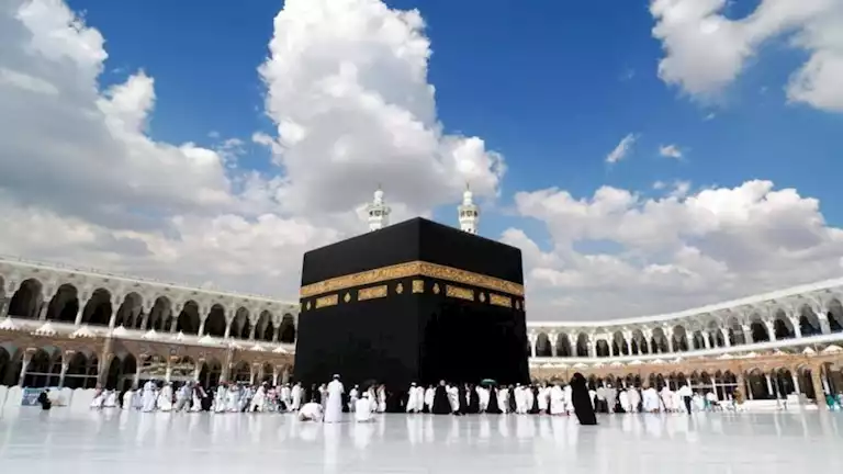 استعد لحج 2025: أسعار الحج السياحي انخفضت والأماكن محدودة جداً!