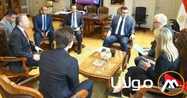 وزير الإسكان يناقش مع السفير السويدي تعزيز أوجه التعاون المشترك