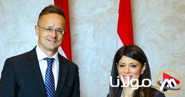 وزيرة التخطيط تجري محادثات مع وزير الخارجية والتجارة الهنغاري