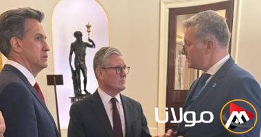 وزير البترول يناقش مع رئيس الوزراء البريطاني سُبُل التعاون في مجال الطاقة المتجددة.