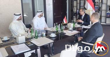 وزير الاتصالات يجري محادثات لتعزيز التعاون في مجال التعهيد وتصنيع الهواتف محلياً