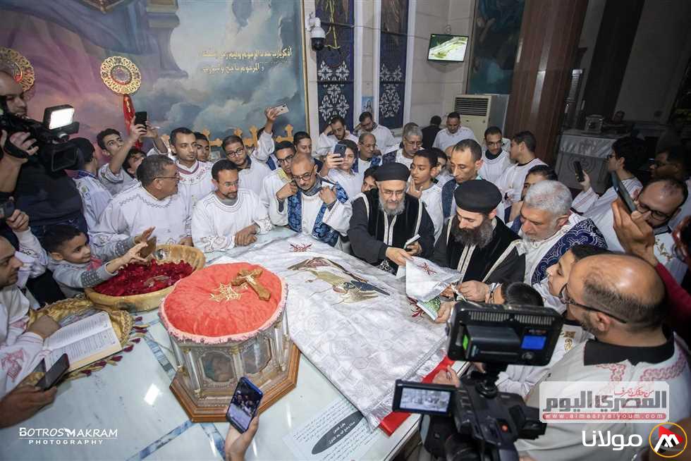أقباط الإسكندرية يحيون احتفالات عيد القيامة المجيد حتى ساعات متأخرة من الليل