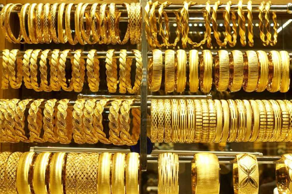 تراجع ملحوظ في سعر الذهب عيار 21 مع تغيرات في الأسعار المحلية والعالمية للسبائك اليوم