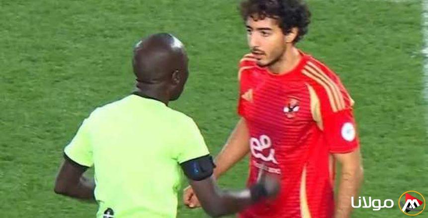 مصدر يكشف عن قرار “كاف” ضد حكم مباراة الأهلي والهلال بسبب حادثة محمد هاني