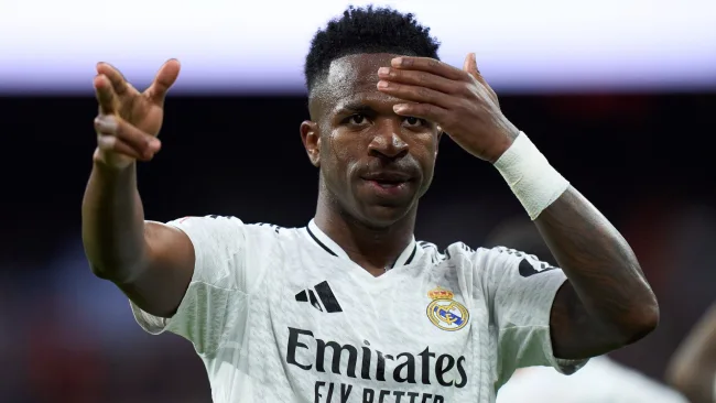 فينيسيوس يسعى لتجديد عقده براتب قياسي قبل الكلاسيكو: هل يصبح الأعلى في تاريخ ريال مدريد؟