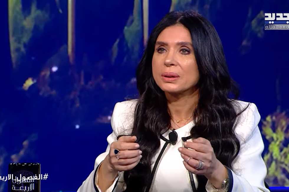دينا تلتقي بأختها المنتقبة للمرة الأولى على الهواء.. ماذا جرى؟ (فيديو)