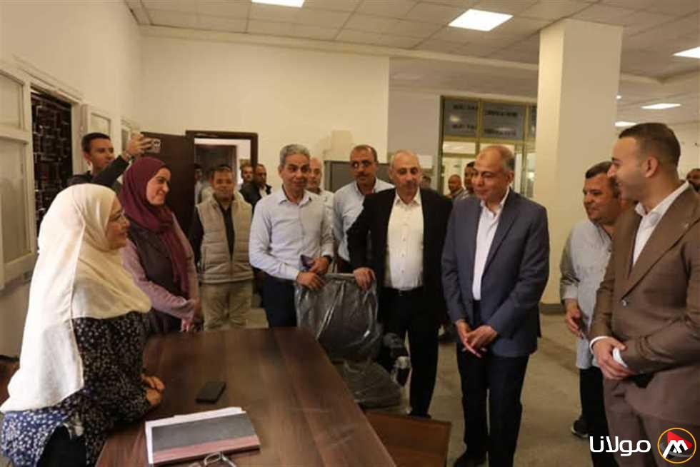 محافظ المنيا يحضر التدشين التجريبي لمركز خدمات أبا البلد
