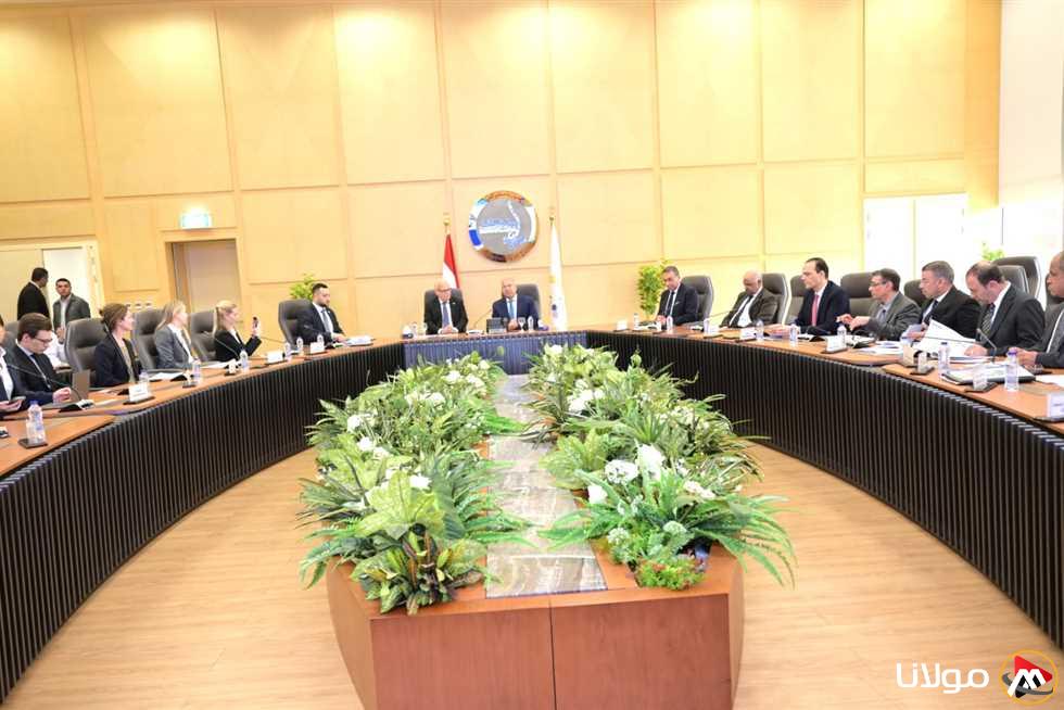 «الوزير» يستعرض كيفية الاستفادة من التجارب السويدية في إدارة وتشغيل نظام الأتوبيس الترددي