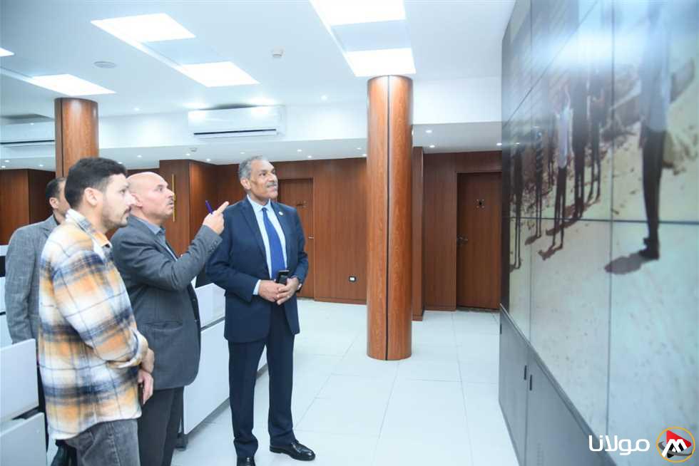 الأمين العام لمطروح يزور المركز التكنولوجي ويحث على تسريع تقديم الخدمات للمواطنين