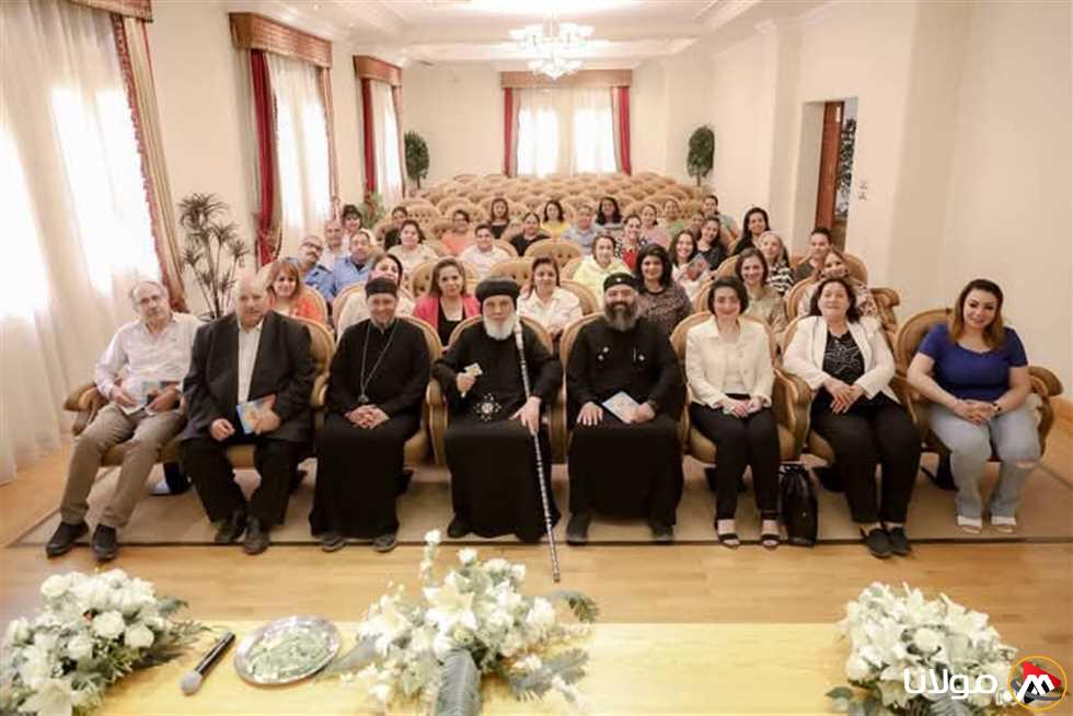 تقديم 10 آلاف قطعة ملابس للأطفال في مطرانية سمالوط بالمنيا احتفالاً بالعيد