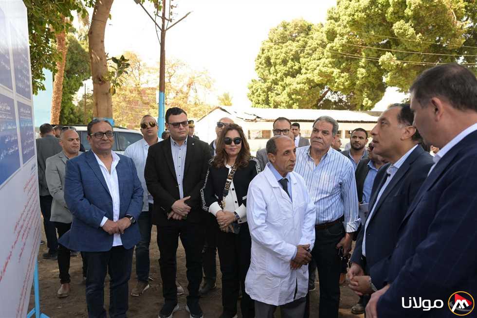 رئيس الحكومة يزور محطة تربية المواشي في قرية “الحمام” بأسيوط