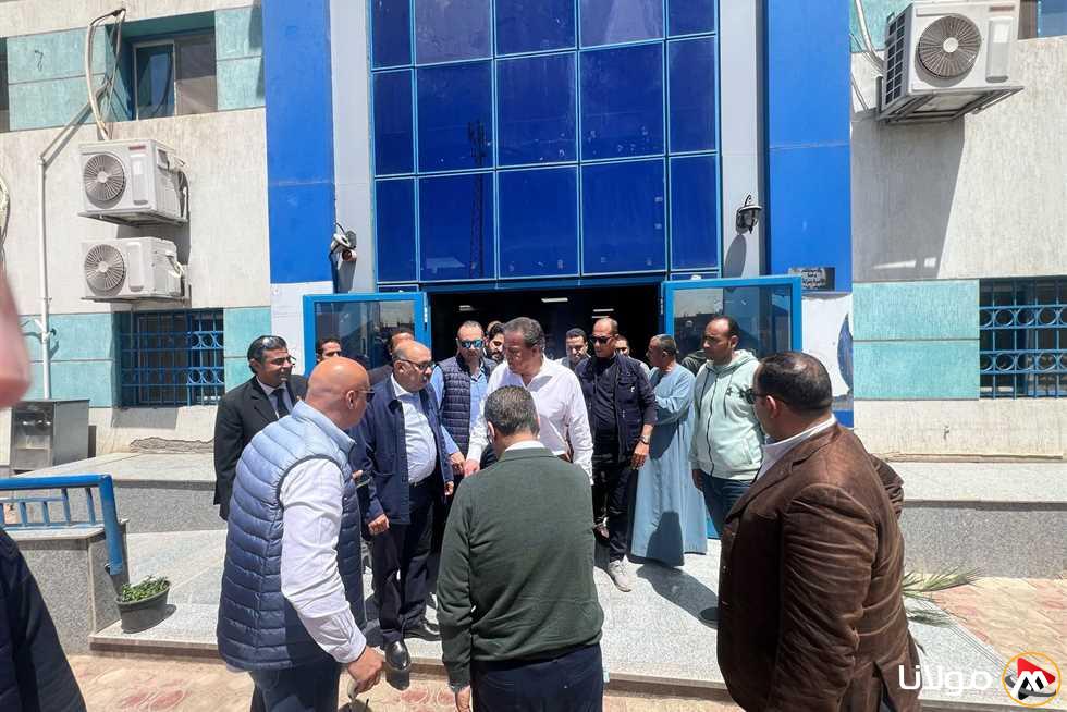 أثناء زيارة منشآت صحية في أسيوط.. وزير الصحة: نركز على nâng cao جودة الخدمات الطبية
