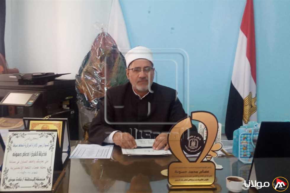 مدير المنطقة الأزهرية بدمياط يقدم التهاني للإخوة الأقباط بمناسبة عيد القيامة