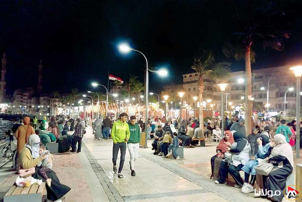 «عاد الربيع مرة أخرى وأشعت أنوار البدر»