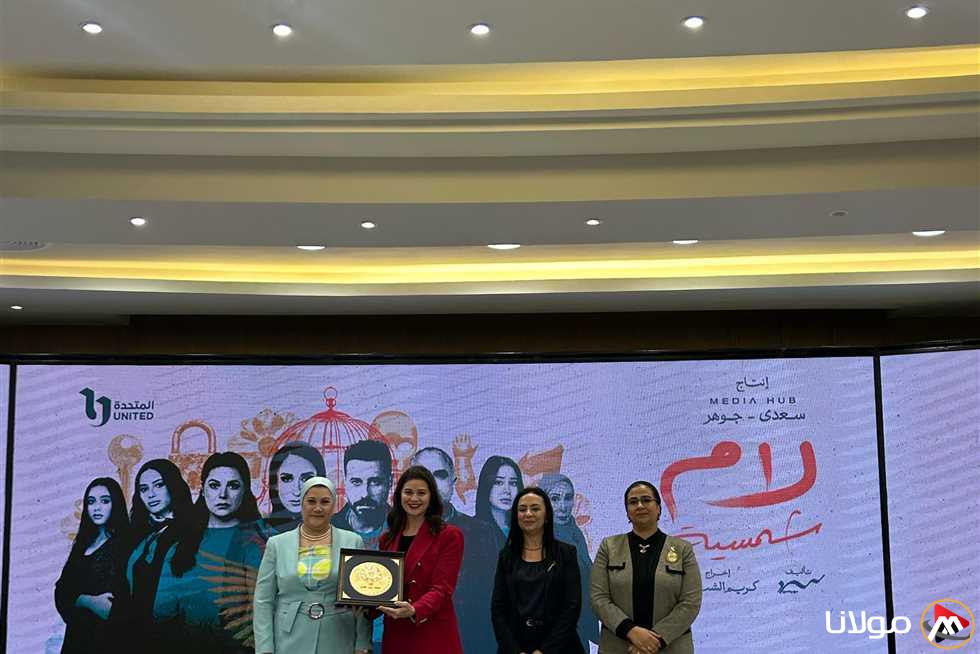 يسرا اللوزي تعبر عن فخرها بعد تكريمها من وزارة التضامن عن عملها “لام شمسية”