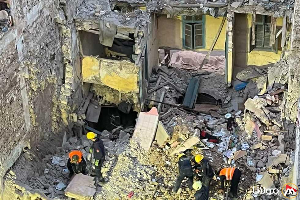 التحقيقات جارية في العثور على المفقودين تحت الركام.. النيابة تفحص المبنى المنهار في الإسكندرية (صور)
