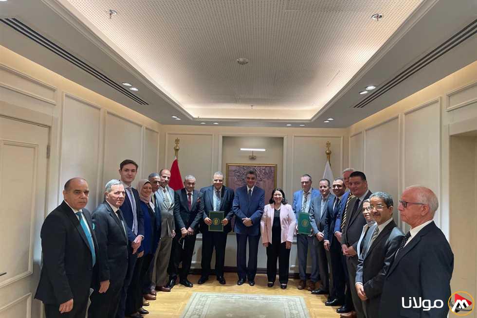 نائبة وزير التضامن الاجتماعي تشهد توقيع اتفاقيات تجهيز وتأثيث ستة مراكز للتجميع والتكييف.