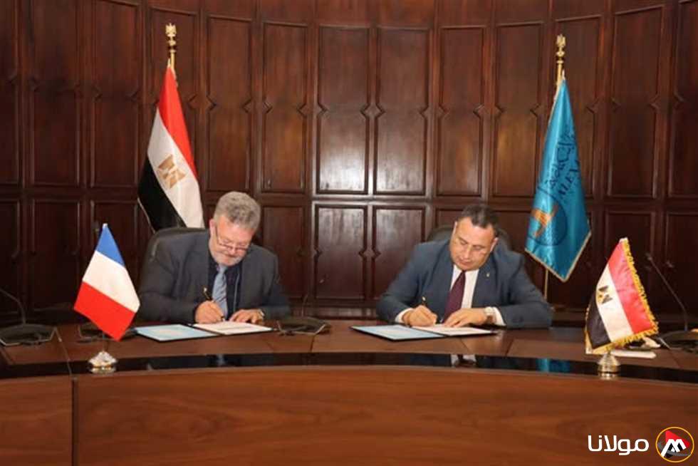 جامعتا الإسكندرية وليتورال الفرنسية تتفقان على إنشاء برامج دراسات مزدوجة (صور)