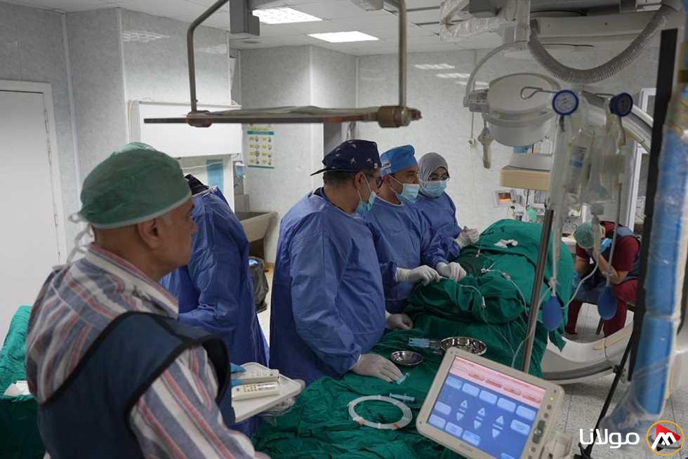 وحدة القسطرة التداخلية في مستشفى المنصورة الجامعي تُجري عملية علاجية فريدة بحضور 800 طبيب.