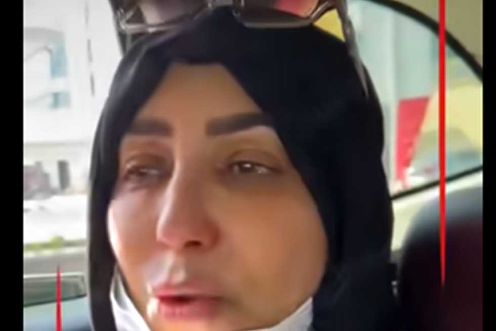 وفاء عامر تنهار بالبكاء خلال جنازة إبراهيم شيكا وتوجه كلمات مؤثرة لزوجته (فيديو)