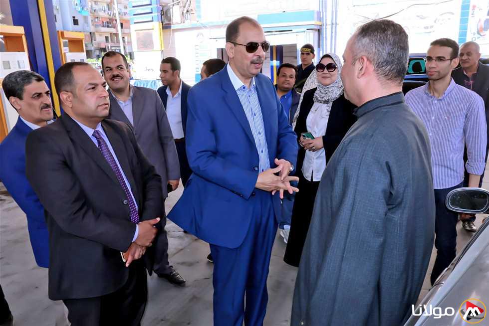 محافظ سوهاج يقوم بجولة تفقدية في الأسواق: الحكومة ملتزمة بحماية المواطنين من أي ضغوط مالية إضافية.