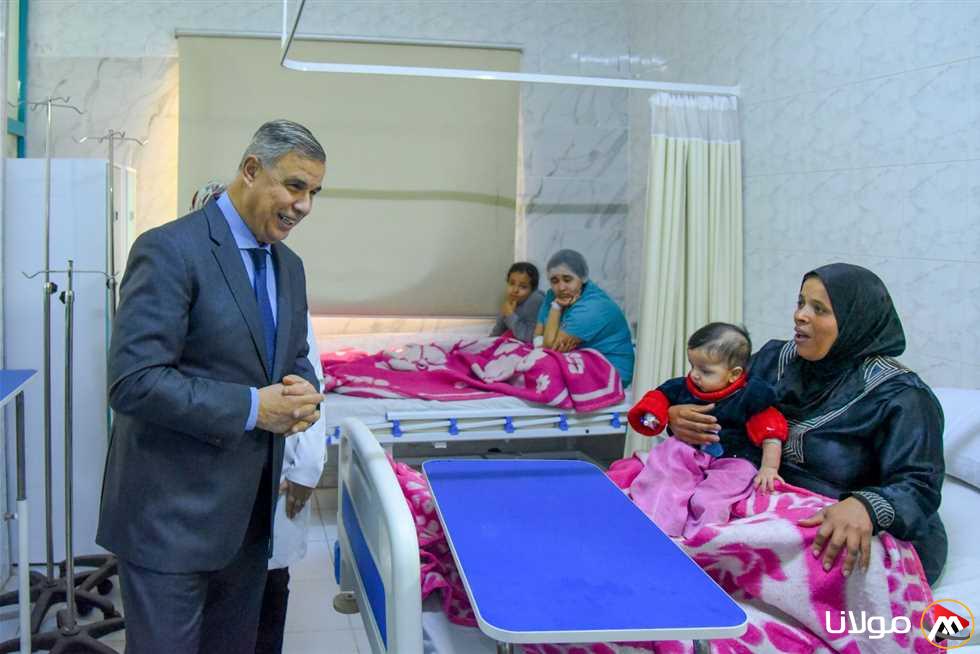 «الإرادة الإلهية أنقذت حياتهم».. محافظ الإسكندرية يلتقي بثلاثة أطفال من ضحايا انهيار عقار اللبان (صور)