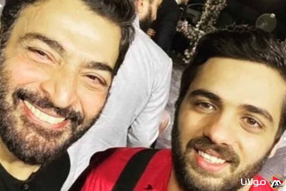 بين جيلين: حميد الشاعري يشارك صورًا مع ابنه على مر السنين