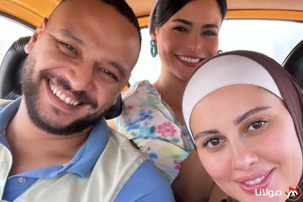 محتشمة في قلب المدينة.. كيف احتفلت ياسمين رئيس بـ”الفستان الأبيض” بعد عرضه على المنصة؟