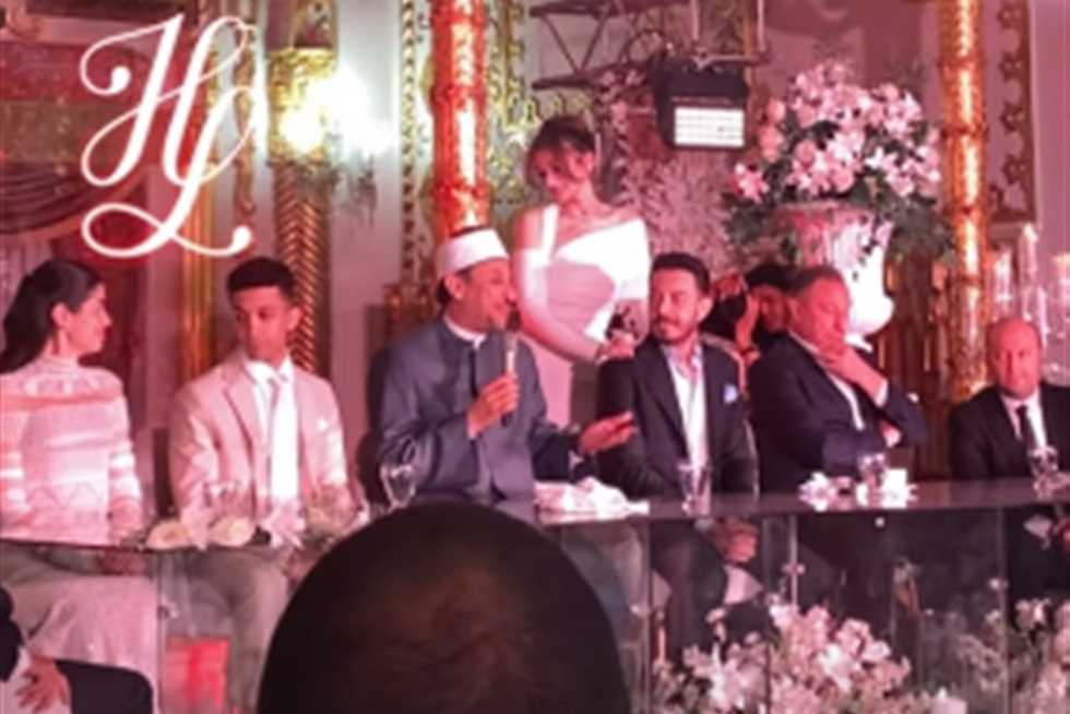بموافقة محمود الخطيب.. أولى الصور من عقد قران هشام جمال وليلى أحمد زاهر