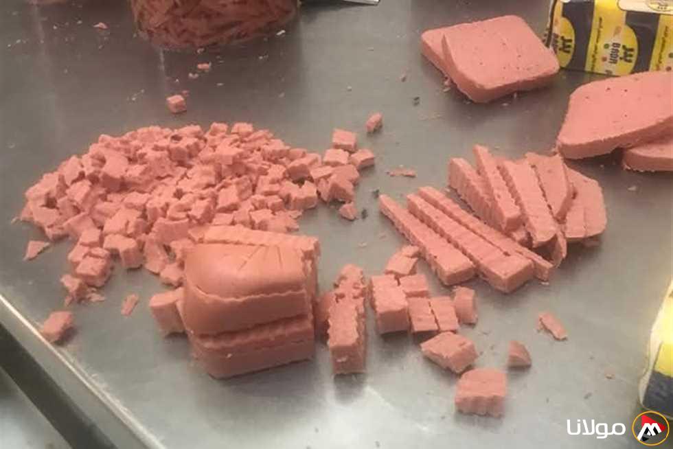 إحباط بيع 2.2 طن من المواد الغذائية الفاسدة قبل وصولها للأسواق خلال عيد شم النسيم في دمياط
