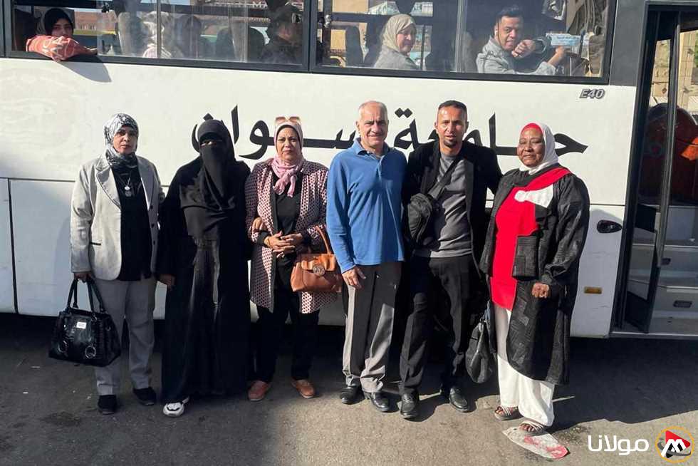 رئيس جامعة أسوان يستقبل مجموعة من ذوي الاحتياجات الخاصة