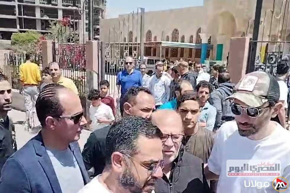 صلاح عبدالله وكريم محمود عبدالعزيز والسقا ينهارون بالبكاء خلال جنازة سليمان عيد (بث مباشر)