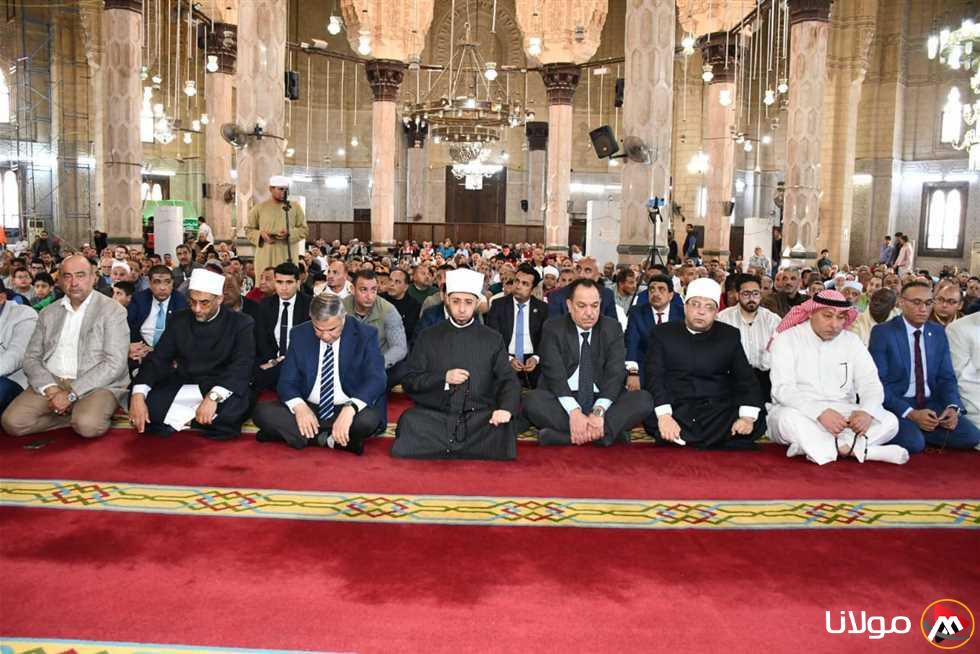 وزير الأوقاف ومحافظ الإسكندرية وسفيرا الكويت وإندونيسيا يشاركون في صلاة الجمعة ويتفقدون جامع أبي العباس المرسي.. صور