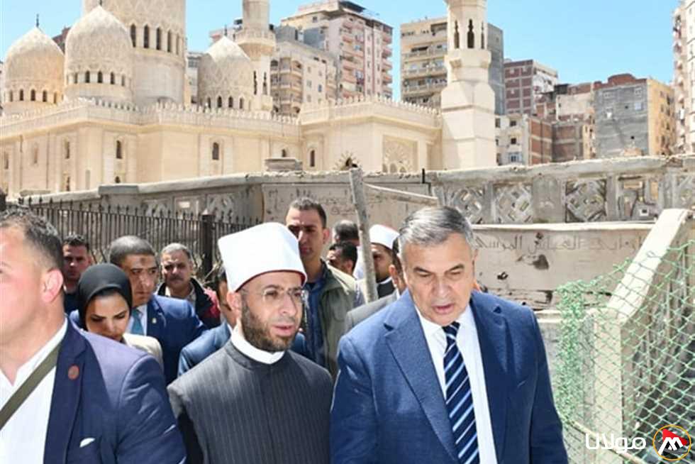 وزير الأوقاف وسفيرا الكويت وإندونيسيا يزوران مشروع تطوير ساحة مسجد أبي العباس المرسي في الإسكندرية (صور)