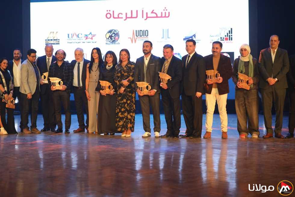 «الجريمة والعقاب.. ومذكرات ممثل مهزوم» يفوزان بجوائز في مهرجان الفضاءات المسرحية (صور)