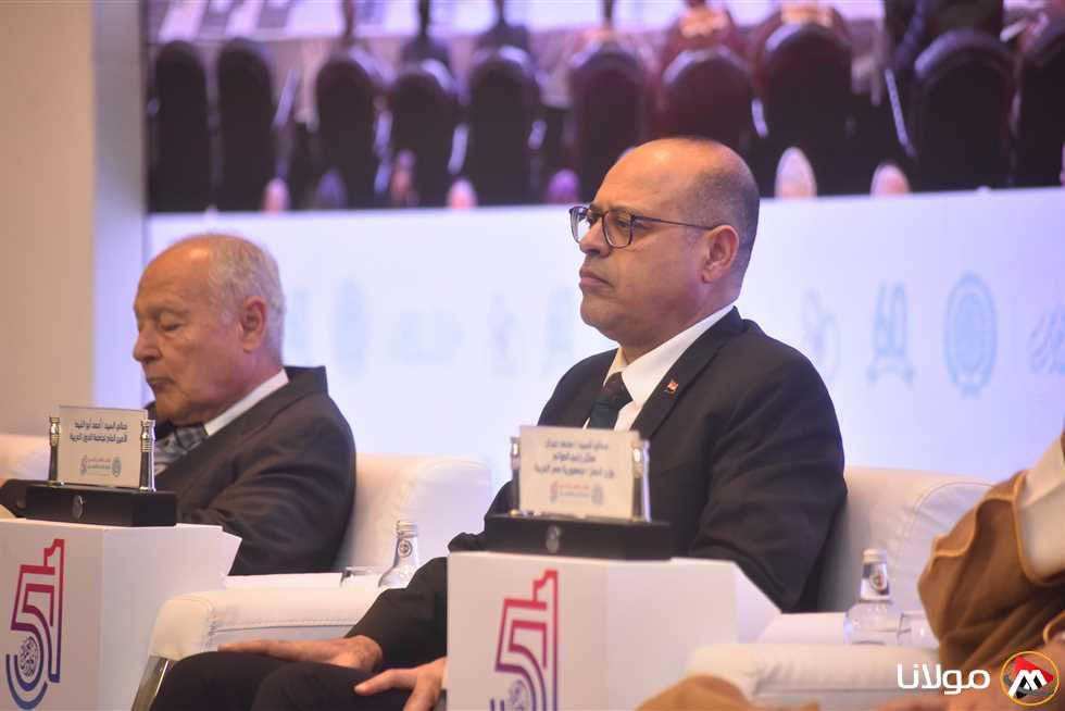 وزير العمل يتحدث مع نظيره اللبناني لمناقشة القضايا المشتركة الهامة.