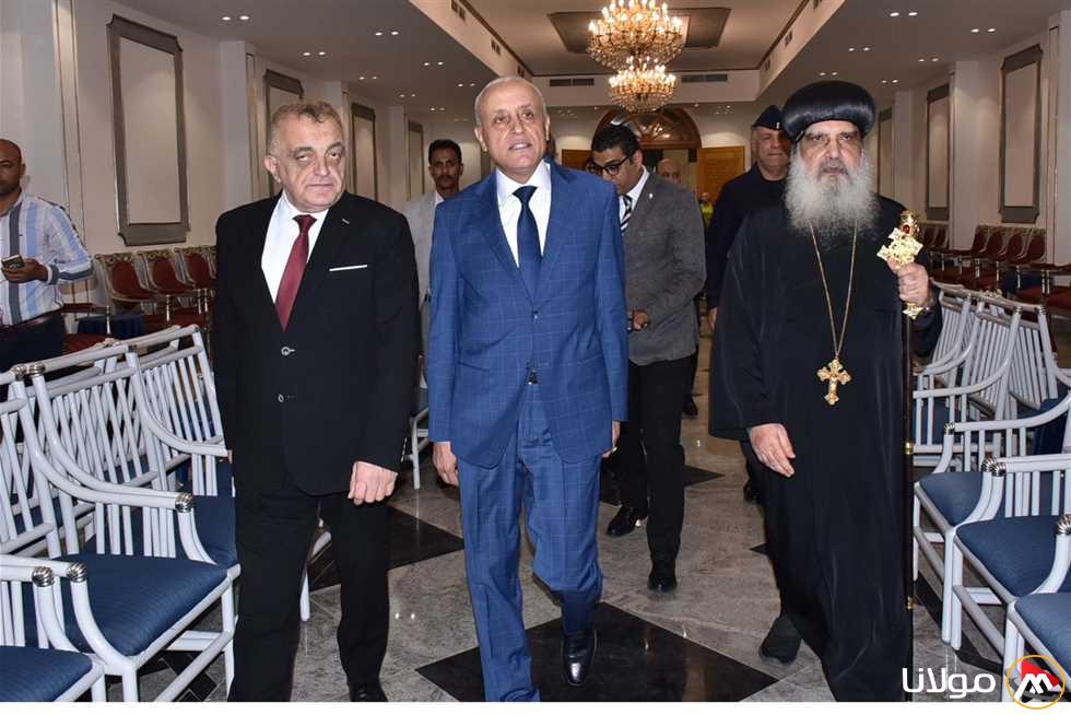 محافظ الأقصر يتفقد الكنائس في المحافظة لتقديم التهاني للأقباط بمناسبة عيد القيامة المجيد